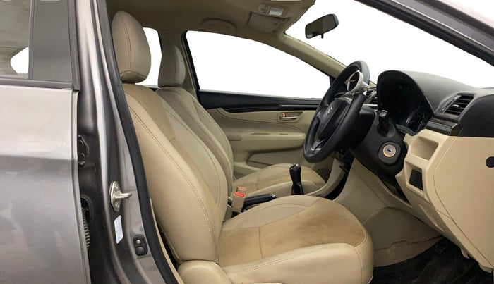 2016 Maruti Ciaz VXI, Petrol, Manual, 25,898 km, Right Side Front Door Cabin