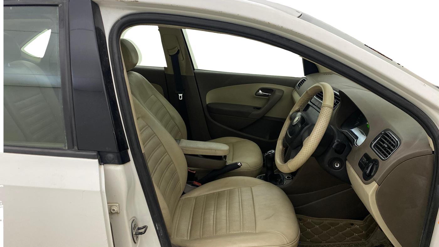 2013 Skoda Rapid AMBITION 1.6 TDI CR MT, Diesel, Manual, 1,03,640 km, Right Side Front Door Cabin