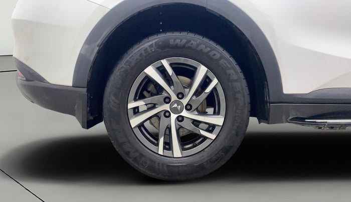 2022 Mahindra XUV700 AX 5 P MT 7 STR, Petrol, Manual, 65,429 km, Right Rear Wheel