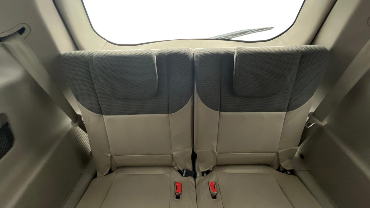 2015 Mahindra XUV500 W6, Diesel, Manual, 1,10,007 km, Third Seat Row ( optional )