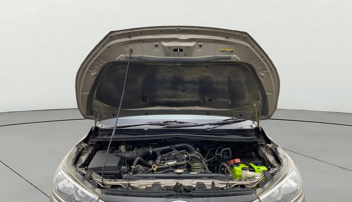 2016 Toyota Innova Crysta 2.7 GX 8 STR, Petrol, Manual, 63,854 km, Open Bonet