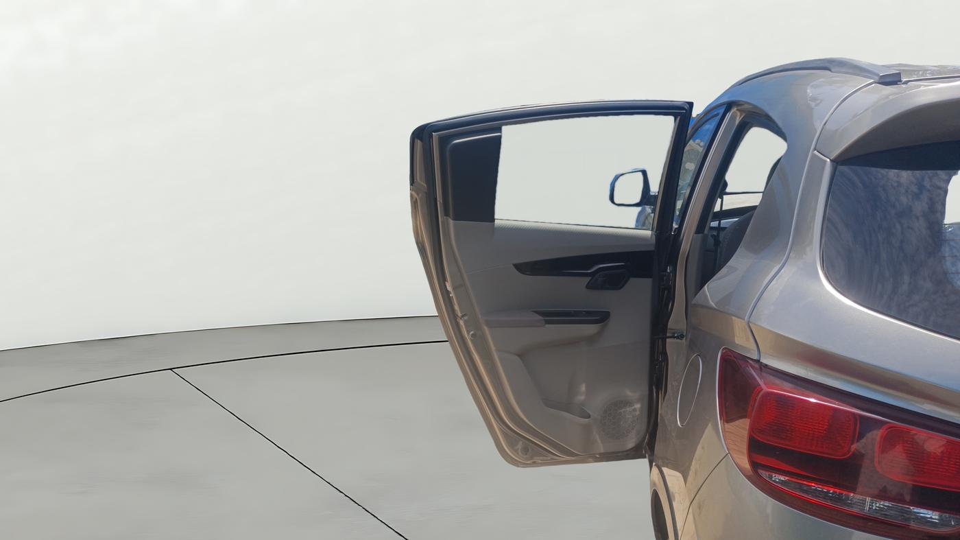 2016 Mahindra Kuv100 K6 5 STR, Petrol, Manual, 33,624 km, LHS Rear Door