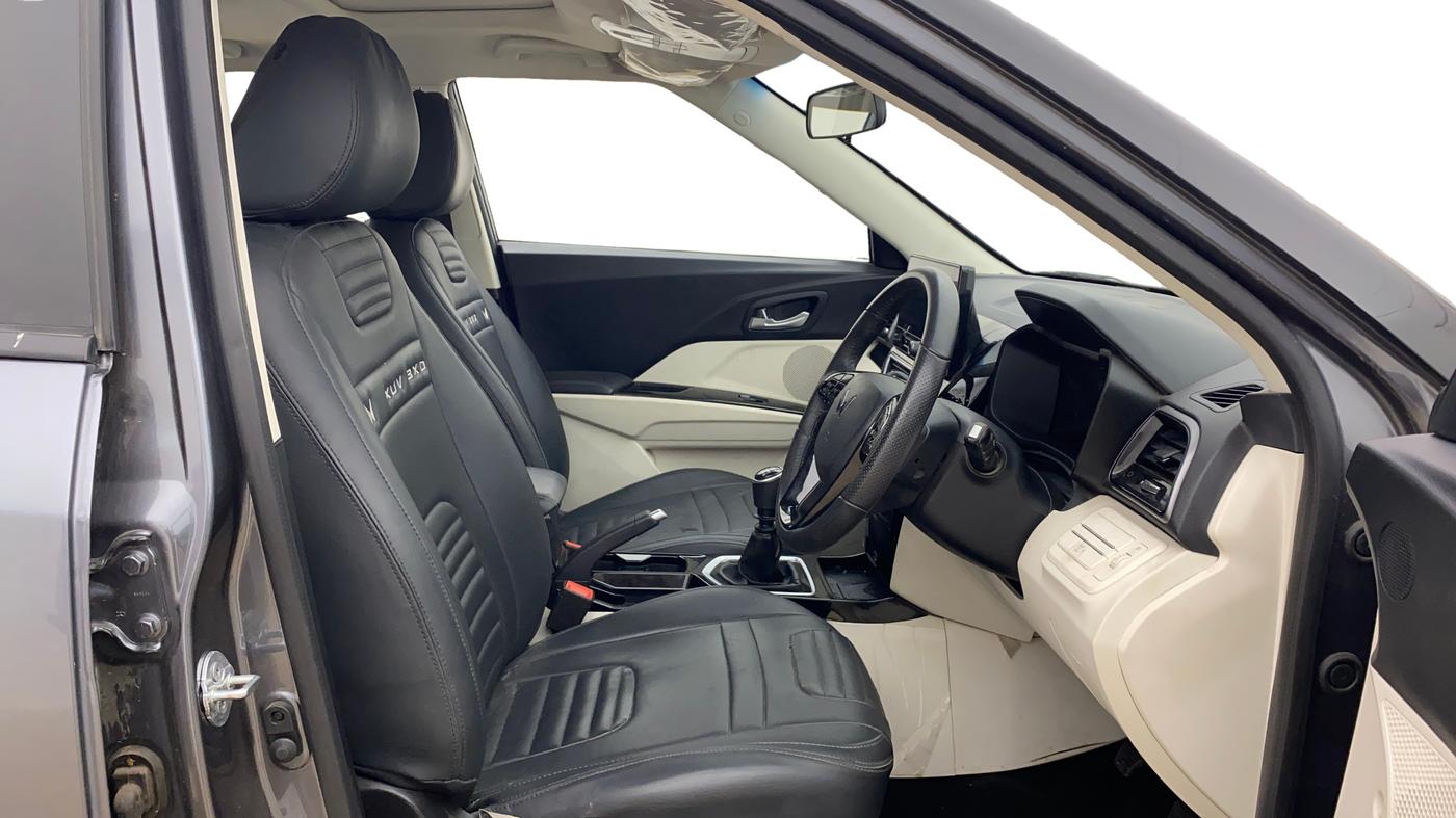 2024 Mahindra XUV 3XO AX5 1.2 L TCMPFi, Petrol, Manual, 27,203 km, Right Side Front Door Cabin