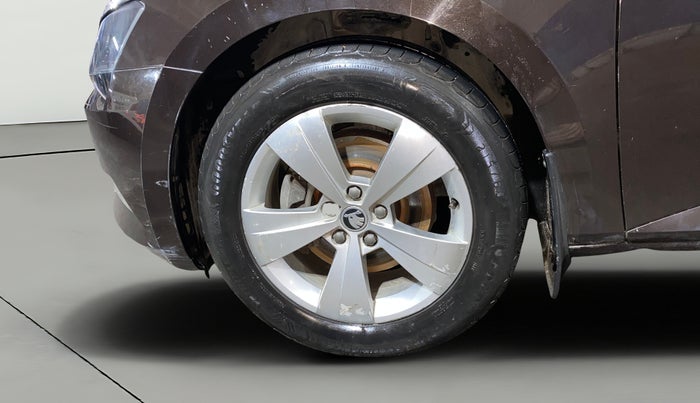 2019 Skoda Superb STYLE 1.8 TSI AT, Petrol, Automatic, 23,235 km, Left Front Wheel