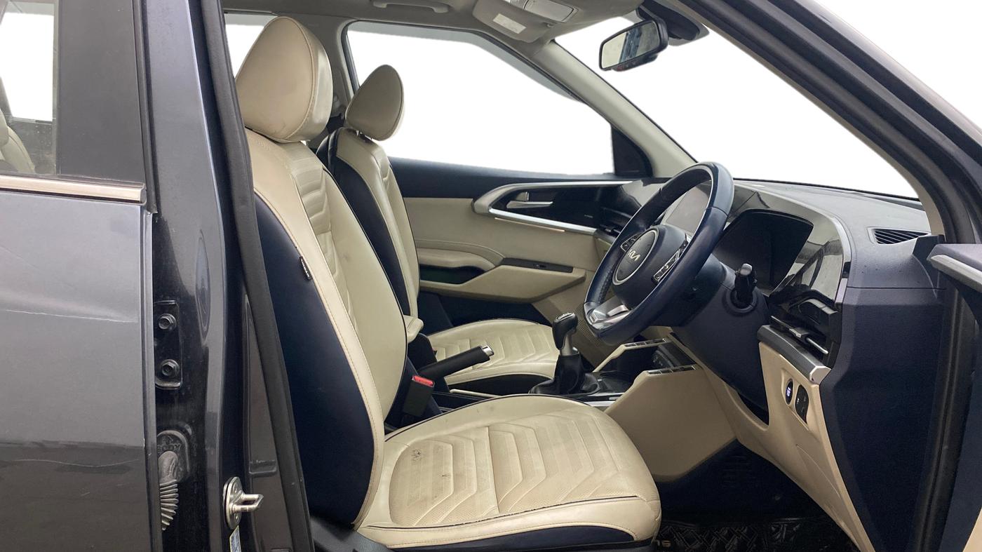 2022 KIA CARENS LUXURY PLUS 1.4 PETROL 7 STR, Petrol, Manual, 61,668 km, Right Side Front Door Cabin