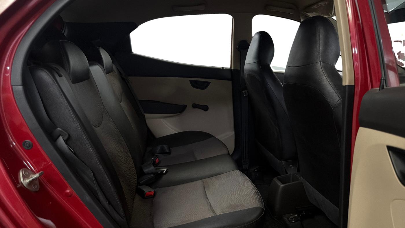 2014 Hyundai Eon MAGNA +, Petrol, Manual, 24,244 km, Right Side Rear Door Cabin