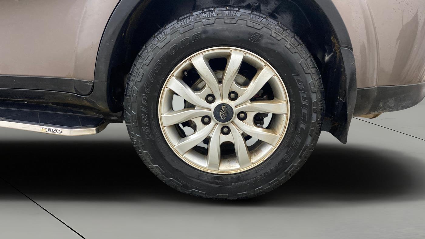 2017 Mahindra XUV500 W10 AT, Diesel, Automatic, 85,188 km, Left Rear Wheel