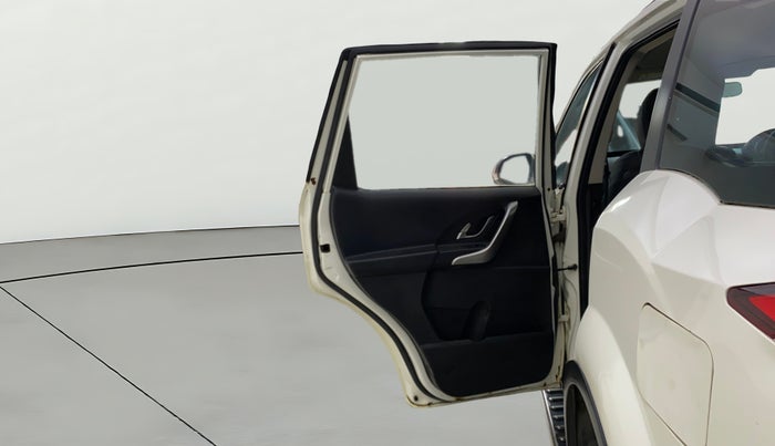 2018 Mahindra XUV500 W7, Diesel, Manual, 81,666 km, LHS Rear Door