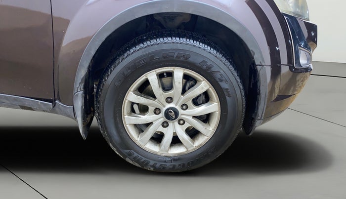 2017 Mahindra XUV500 W10, Diesel, Manual, 83,342 km, Right Front Wheel