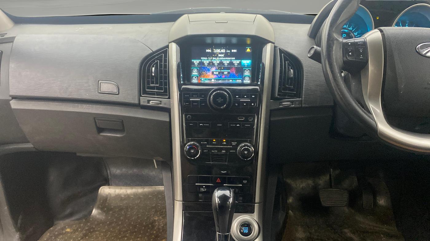 2020 Mahindra XUV500 W9 AT, Diesel, Automatic, 1,21,434 km, Air Conditioner