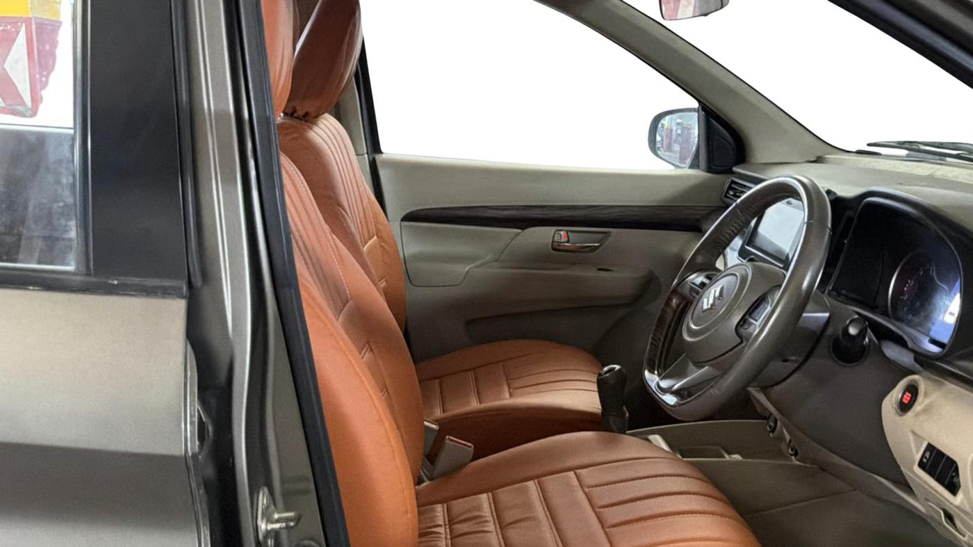 2019 Maruti Ertiga ZXI+ SHVS, Petrol, Manual, 72,312 km, Right Side Front Door Cabin