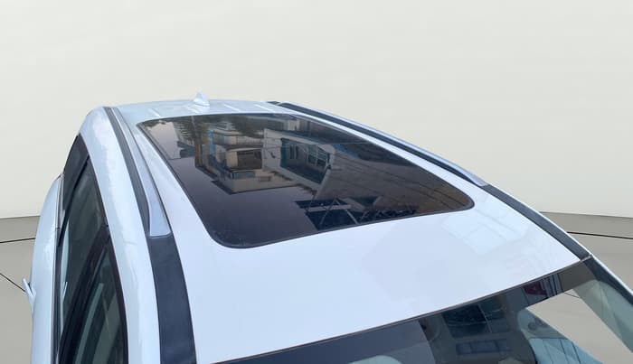 2021 Mahindra XUV700 AX 7 LUXURY D AT 7 STR, Diesel, Automatic, 77,604 km, Roof
