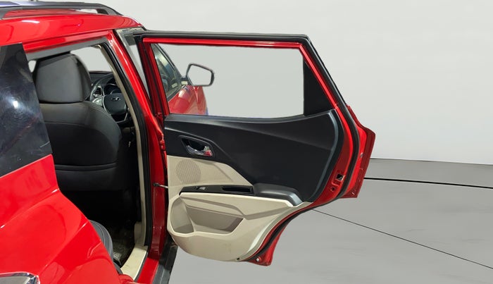 2022 Mahindra XUV300 W8 1.2 PETROL, Petrol, Manual, 41,249 km, RHS Rear Door