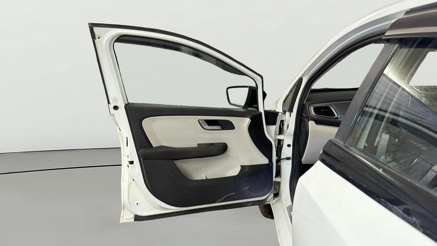 2023 Tata ALTROZ XZ PLUS SUNROOF CNG, CNG, Manual, 38,826 km, LHS Front Door