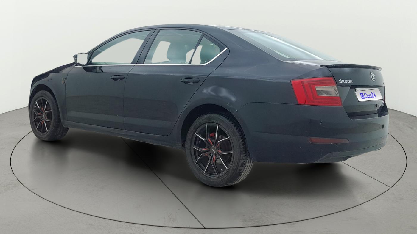 2013 Skoda Octavia ELEGANCE 2.0 TDI AT, Diesel, Automatic, 1,05,095 km, Left Back Diagonal