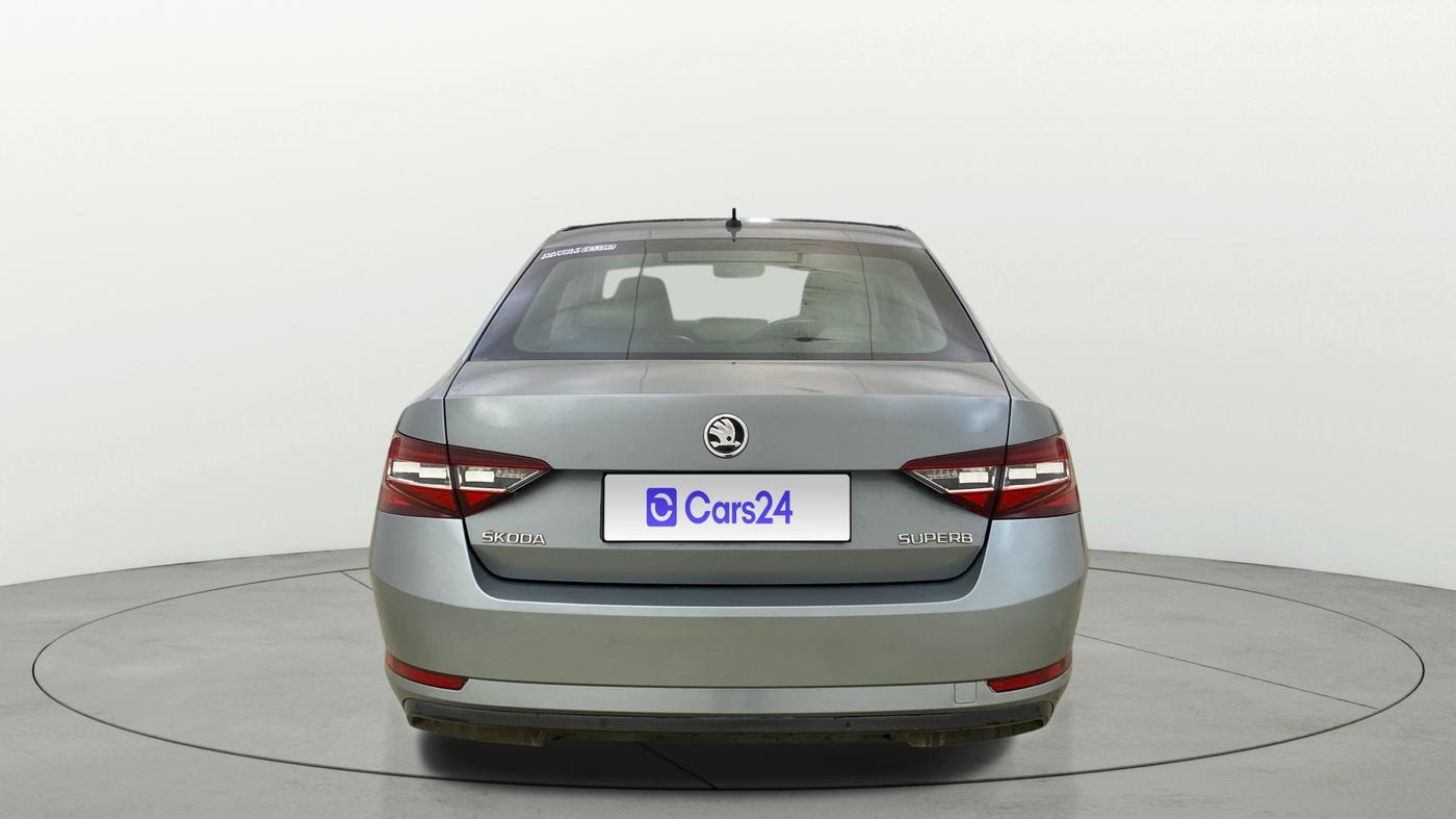 2017 Skoda Superb L&K 1.8 TSI AT, Petrol, Automatic, 42,342 km, Back/Rear