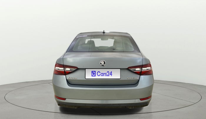 2017 Skoda Superb L&K 1.8 TSI AT, Petrol, Automatic, 42,342 km, Back/Rear