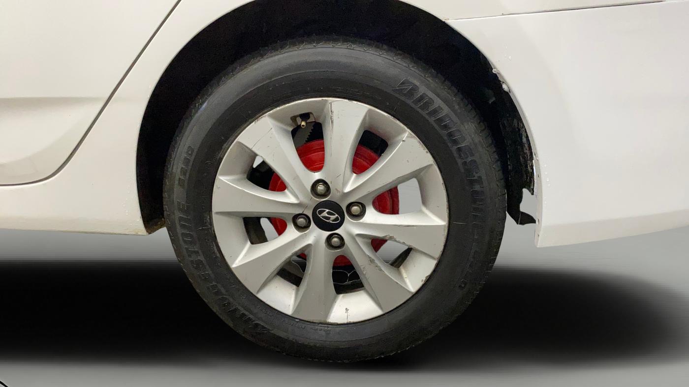 2015 Hyundai Verna FLUIDIC 4S 1.6 VTVT S, CNG, Manual, 71,680 km, Left Rear Wheel