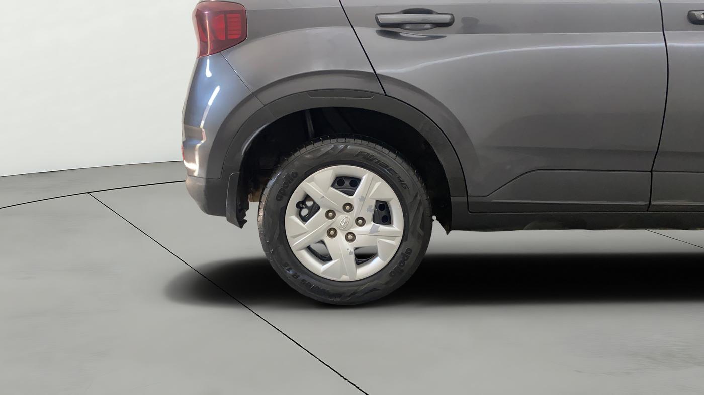 2022 Hyundai VENUE S+ 1.2, Petrol, Manual, 32,071 km, Right Rear Wheel