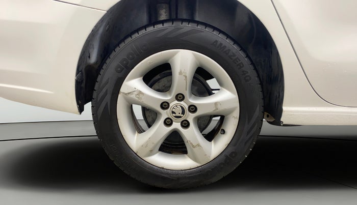 2013 Skoda Rapid AMBITION 1.6 MPI AT, Petrol, Automatic, 83,695 km, Right Rear Wheel