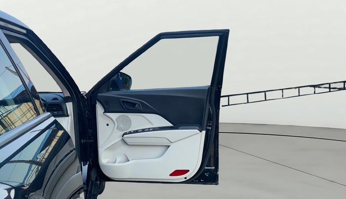 2023 Mahindra XUV300 W4 1.5 DIESEL, Diesel, Manual, 43,274 km, RHS Front Door