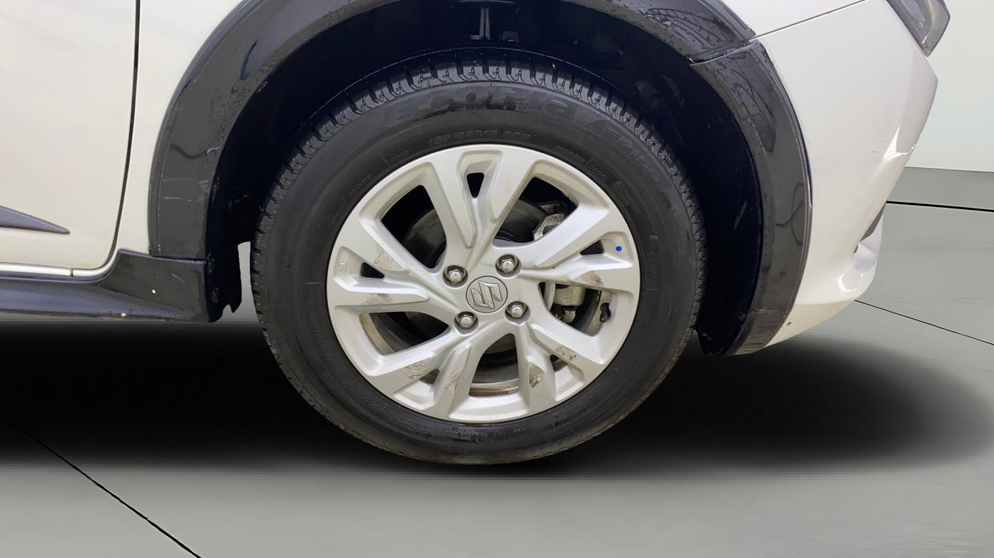 2024 Maruti Swift ZXi AMT, Petrol, Automatic, 17,615 km, Right Front Wheel