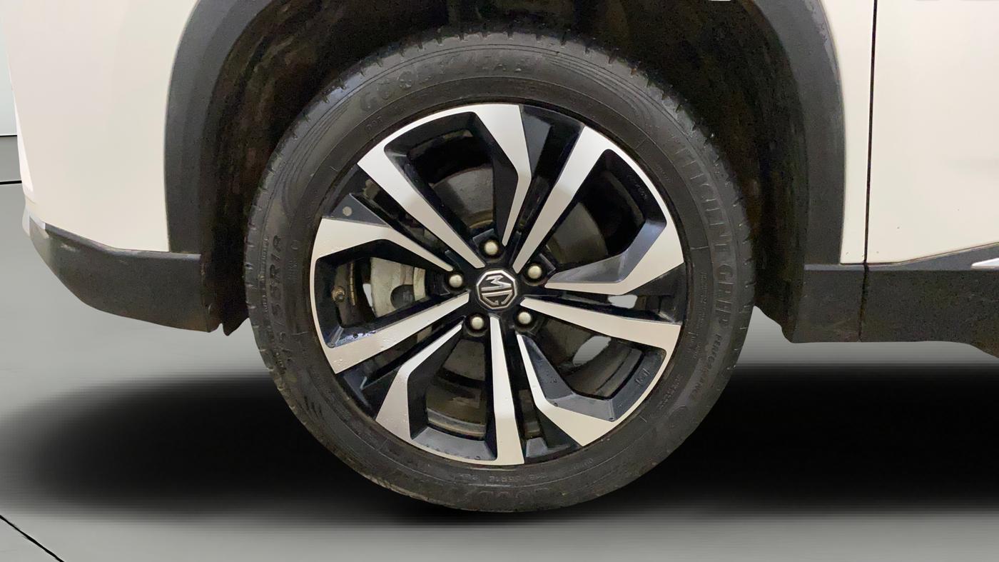 2024 MG HECTOR SHARP PRO 1.5 PETROL TURBO CVT PETROL, Petrol, Automatic, 14,132 km, Left Front Wheel