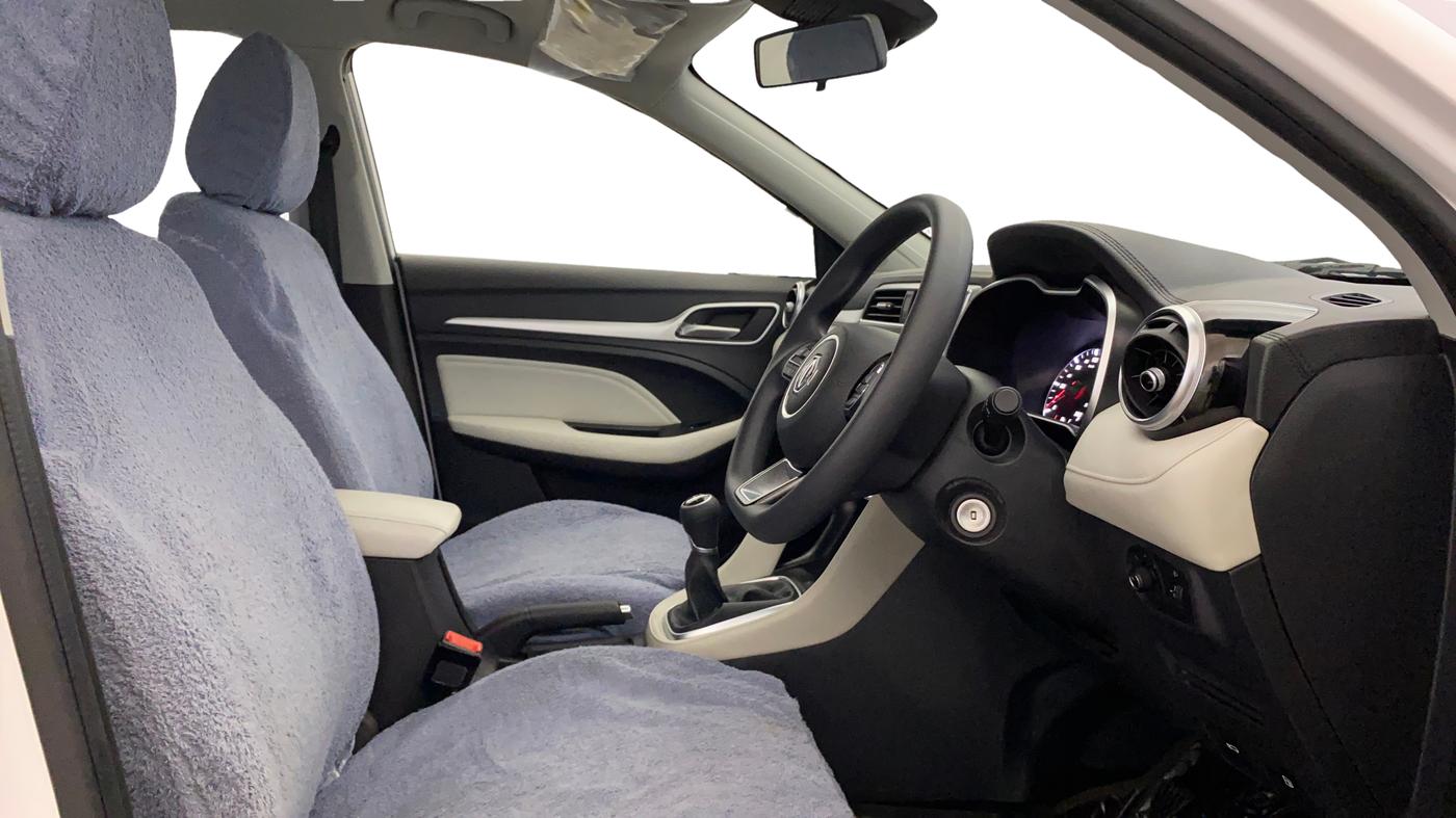 2025 MG ASTOR Sprint 1.5 MT (Ivory), Petrol, Manual, 3,298 km, Right Side Front Door Cabin