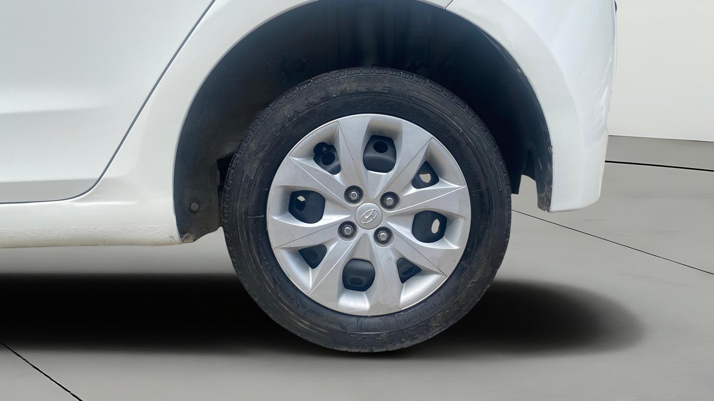 2015 Hyundai Elite i20 MAGNA 1.2, Petrol, Manual, 33,459 km, Left Rear Wheel