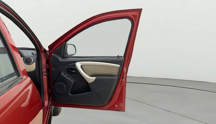 2014 Renault Duster RXL PETROL, Petrol, Manual, 41,936 km, RHS Front Door