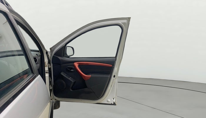 2017 Renault Duster RXS CVT, Petrol, Automatic, 1,09,289 km, RHS Front Door