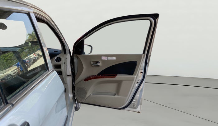 2016 Maruti Celerio VXI AMT (O), Petrol, Automatic, 56,830 km, RHS Front Door