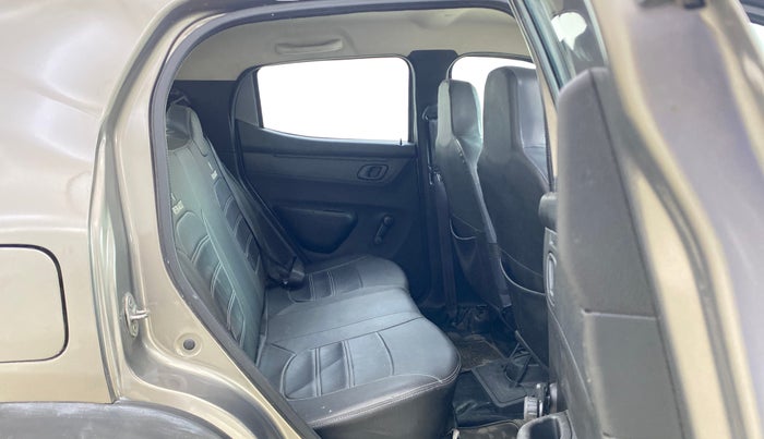 2017 Renault Kwid RXT 0.8, Petrol, Manual, 36,124 km, Right Side Rear Door Cabin