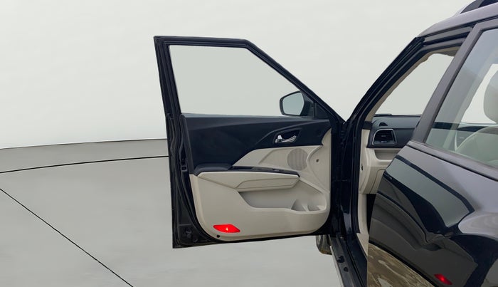 2019 Mahindra XUV300 W8 (O) 1.5 DIESEL, Diesel, Manual, 42,533 km, LHS Front Door