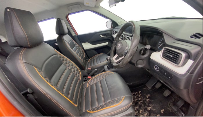 2022 Tata PUNCH CREATIVE  MT, Petrol, Manual, 28,283 km, Right Side Front Door Cabin