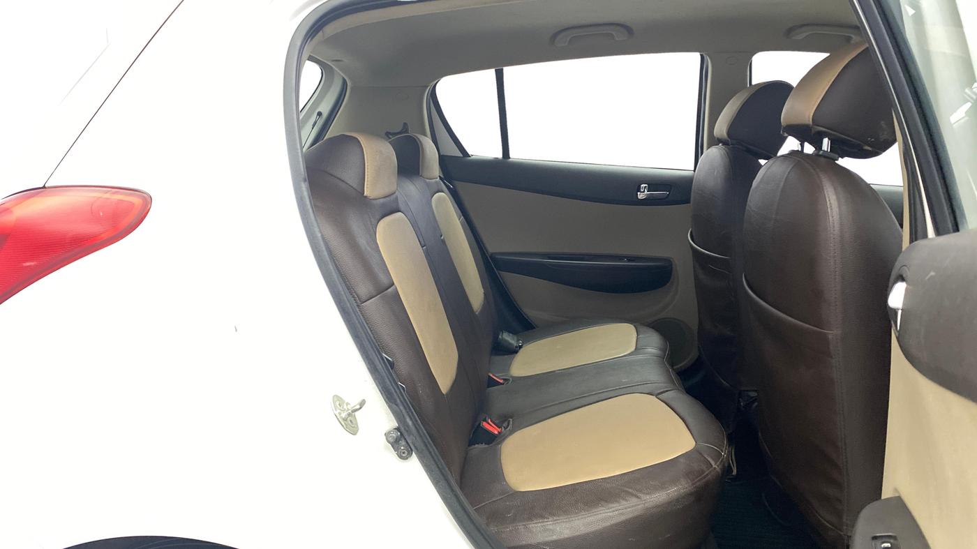 2013 Hyundai i20 MAGNA (O) 1.2, Petrol, Manual, 47,732 km, Right Side Rear Door Cabin
