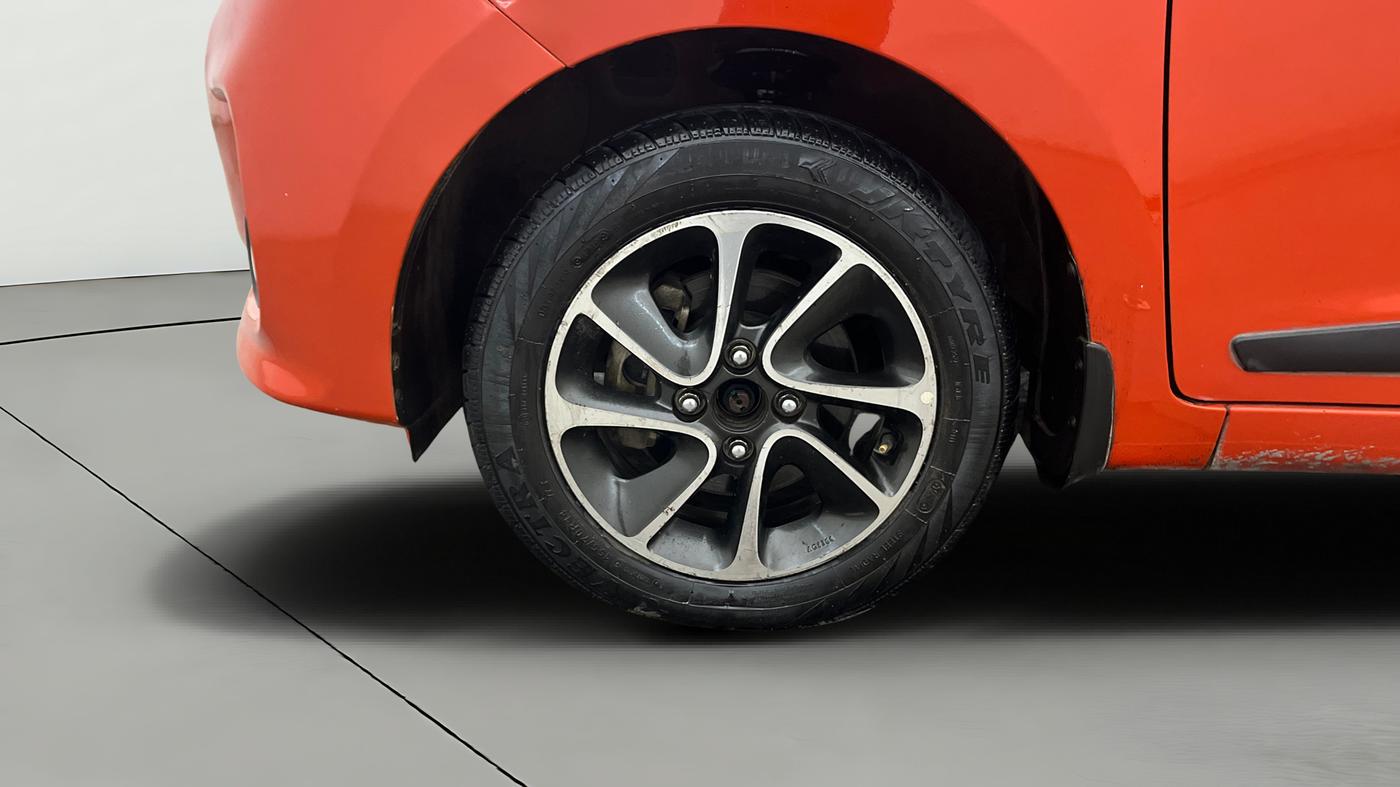 2017 Hyundai Grand i10 SPORTZ (O) AT 1.2 KAPPA VTVT, CNG, Automatic, 1,21,820 km, Left Front Wheel