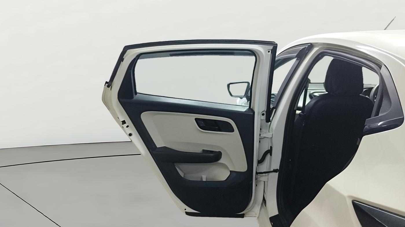 2022 Tata ALTROZ XM PLUS PETROL, Petrol, Manual, 36,662 km, LHS Rear Door