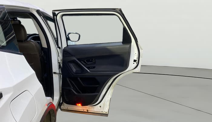 2022 Tata Harrier XE 2.0L KRYOTEC, Diesel, Manual, 72,489 km, RHS Rear Door