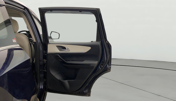 2022 Mahindra XUV700 AX 7 P AT 7 STR, Petrol, Automatic, 53,385 km, RHS Rear Door