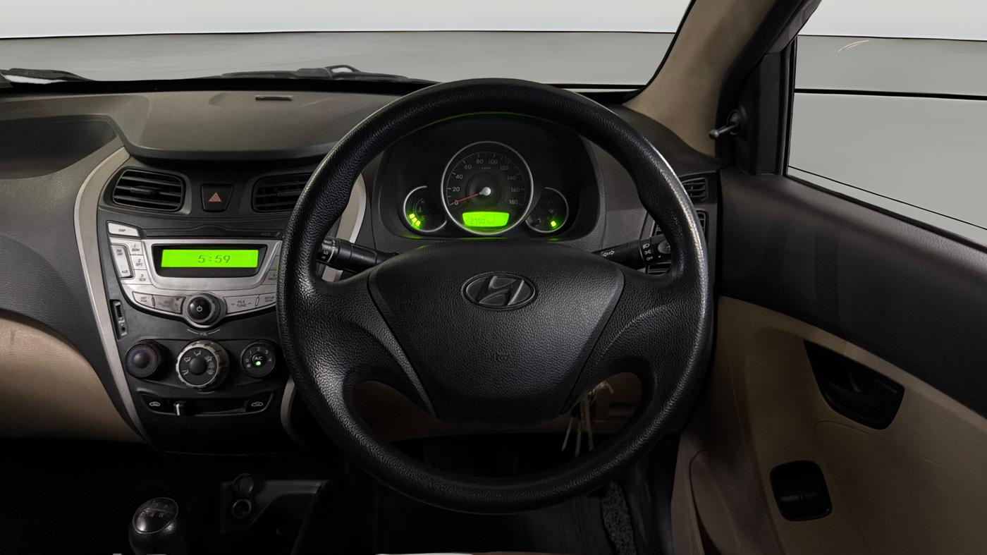 2016 Hyundai Eon MAGNA +, Petrol, Manual, 27,495 km, Steering Wheel Close Up