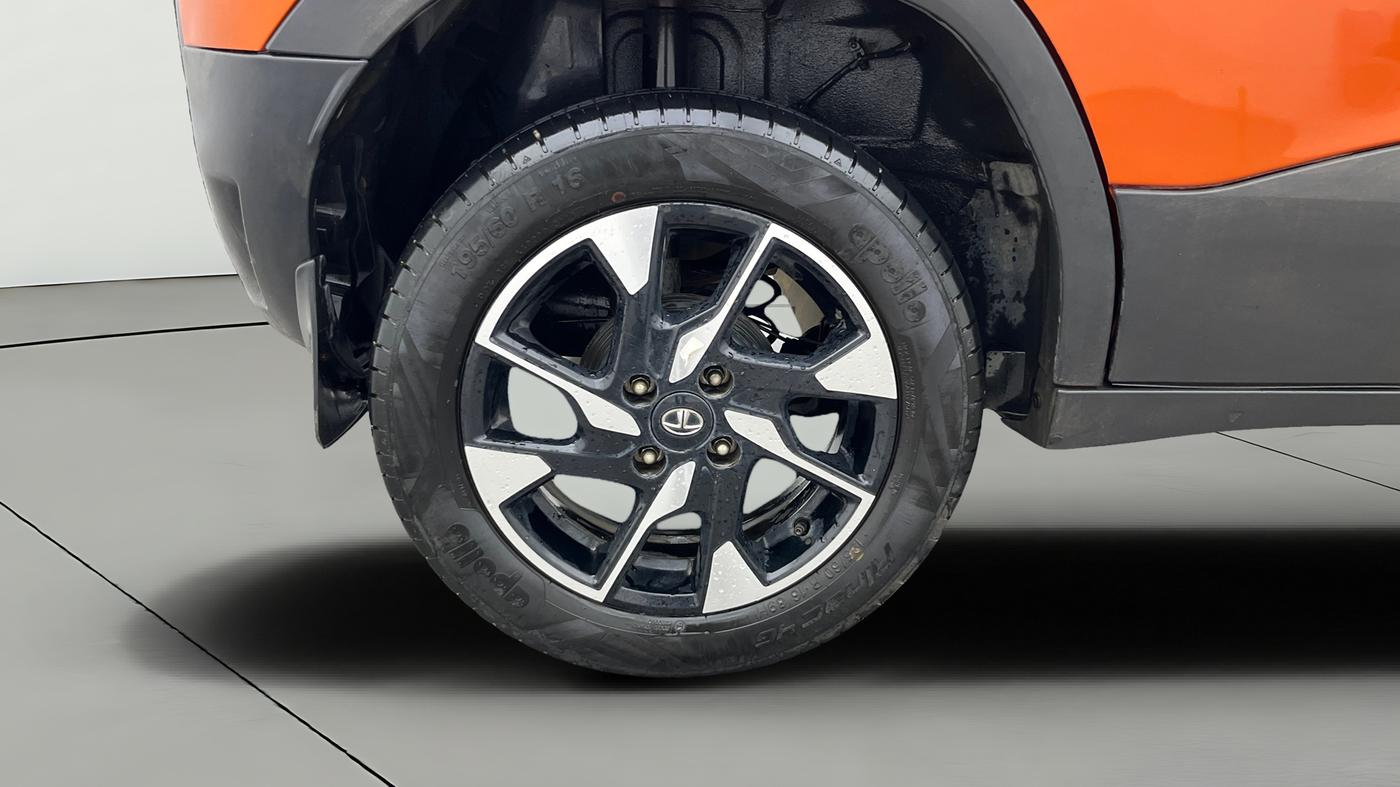 2022 Tata PUNCH CREATIVE  AMT, Petrol, Automatic, 30,558 km, Right Rear Wheel