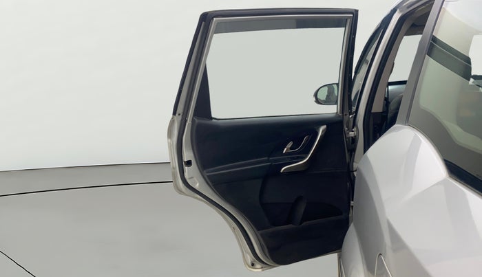 2018 Mahindra XUV500 W7, Diesel, Manual, 90,668 km, LHS Rear Door