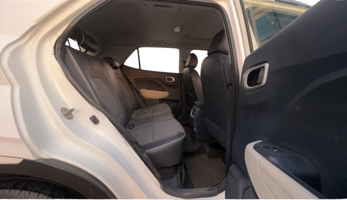 2019 Hyundai VENUE SX 1.4 CRDi DUAL TONE, Diesel, Manual, 1,07,785 km, Right Side Rear Door Cabin