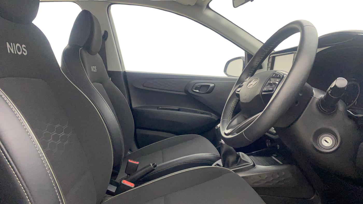 2023 Hyundai GRAND I10 NIOS SPORTZ 1.2 KAPPA VTVT DUAL TONE, Petrol, Manual, 16,697 km, Right Side Front Door Cabin
