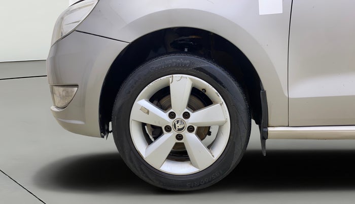 2015 Skoda Rapid ELEGANCE 1.6 MPI MT, Petrol, Manual, 75,596 km, Left Front Wheel