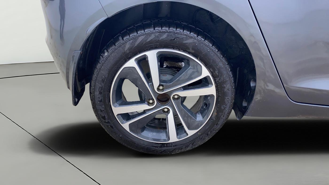2020 Tata ALTROZ XZ PETROL, CNG, Manual, 80,571 km, Right Rear Wheel