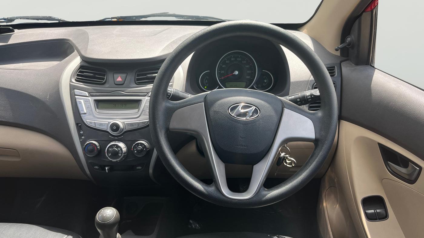 2017 Hyundai Eon SPORTZ, Petrol, Manual, 10,539 km, Steering Wheel Close Up