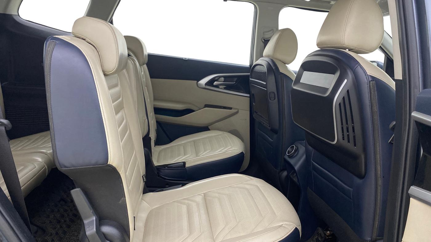2022 KIA CARENS LUXURY PLUS 1.5 DIESEL 6 STR, Diesel, Manual, 88,773 km, Right Side Rear Door Cabin