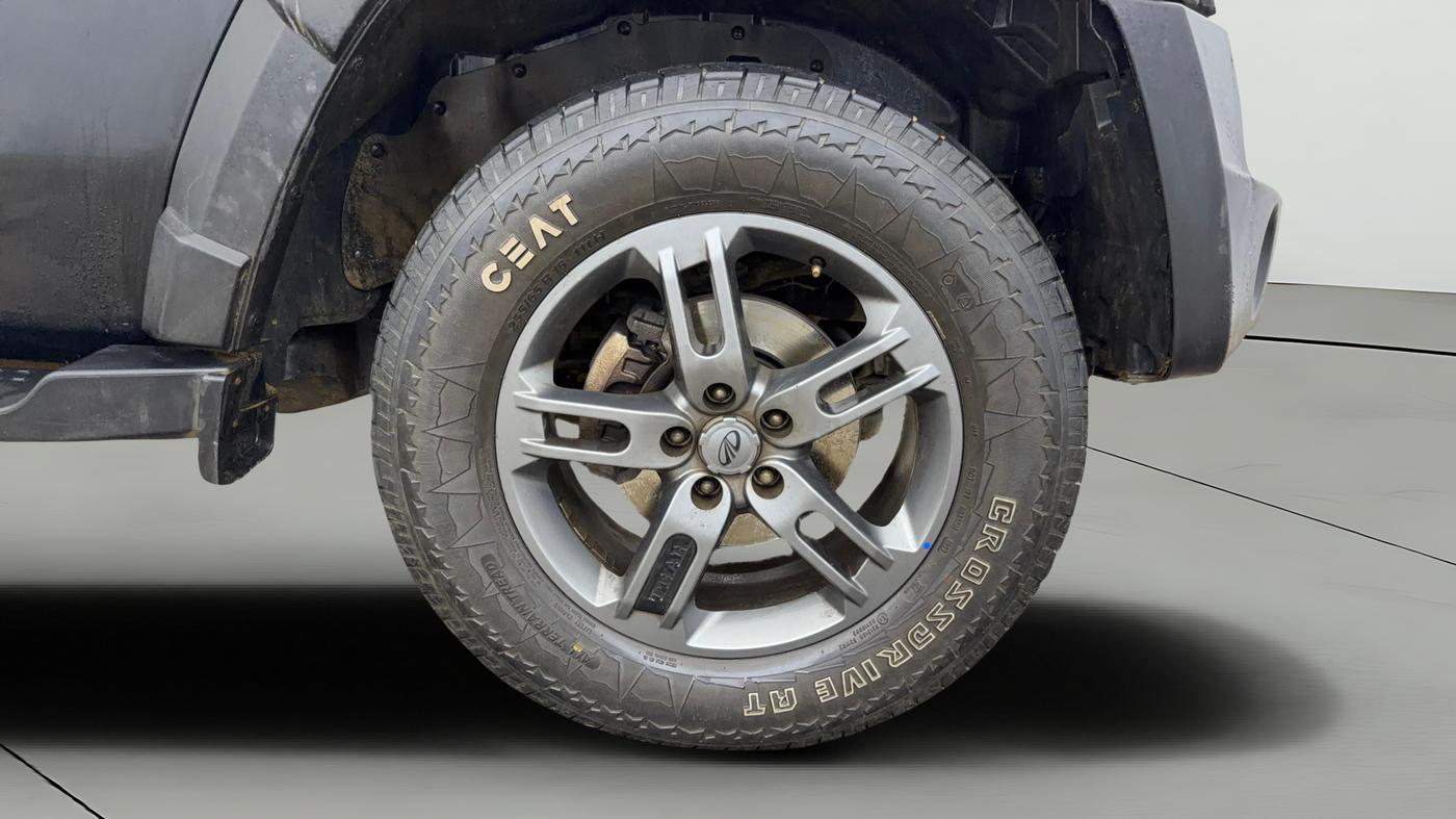 2022 Mahindra Thar LX HARD TOP 4WD MT, Diesel, Manual, 43,076 km, Right Front Wheel